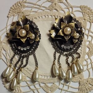Elegant Gold and Pearl Floral Earrings